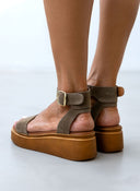 Σανδάλια flatforms καστόρινα Estil