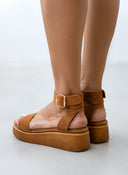 Σανδάλια flatforms καστόρινα Estil