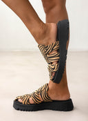 Σανδάλια flatforms fisherman με print TFP