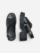 Σανδάλια flatforms με crossover φάσες ONLY 15340947