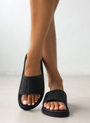 Σανδάλια flatforms με φαρδιά ψάθινη φάσα Estil - Μαύρο - thefashionproject.gr - Estil