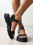 Σανδάλια flatforms με μπαρέτα Estil