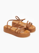 Σανδάλια flatforms με περαστό λουράκι estil