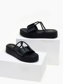 Σανδάλια flatforms με περαστό στρας λουράκι Estil