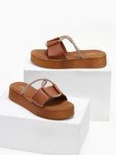 Σανδάλια flatforms με περαστό στρας λουράκι Estil