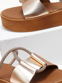 Σανδάλια flatforms με περαστό στρας λουράκι Estil