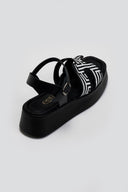Σανδάλια flatforms με υφασμάτινη print φάσα Estil