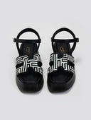 Σανδάλια flatforms με υφασμάτινη print φάσα Estil