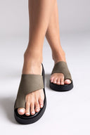 Σανδάλια flatforms nubuck με δάκτυλο Tfp - Χακί - thefashionproject.gr - TFP - 24020022003