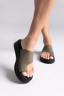 Σανδάλια flatforms nubuck με δάκτυλο Tfp - Χακί - thefashionproject.gr - TFP - 24020022003