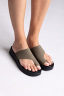 Σανδάλια flatforms nubuck με δάκτυλο Tfp - Χακί - thefashionproject.gr - TFP - 24020022003