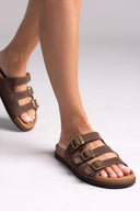 Σανδάλια καστόρινα flatforms με τοκάδες - Καφέ - thefashionproject.gr - CARAD