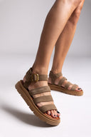 Σανδάλια καστόρινα με φάσες TFP - Λαδί - thefashionproject.gr - TFP