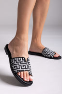 Σανδάλια με print μαίανδρο - Μαύρο - thefashionproject.gr - MIRA