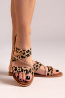 Σανδάλια με συνθετικό ponyskin και print Estil