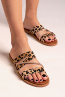 Σανδάλια με συνθετικό ponyskin και print Estil