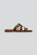 Σανδάλια με συνθετικό ponyskin και print Estil