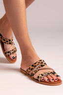 Σανδάλια με συνθετικό ponyskin και print Estil