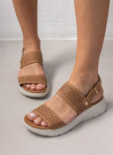 Σανδάλια sporty με διάτρητο σχέδιο Xti 142707 - Κάμελ - thefashionproject.gr - Xti Footwear