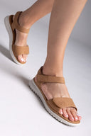 Σανδάλια sporty με φαρδιά φάσα - Κάμελ - thefashionproject.gr - La Coquette