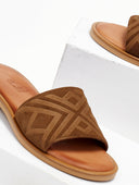 Σανδάλια suede με ανάγλυφη φάσα  estil