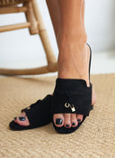 Σανδάλια suede με μεταλλικά charms ERYNN