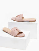 Σανδάλια suede με μεταλλικά charms ERYNN