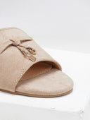 Σανδάλια suede με μεταλλικά charms ERYNN