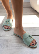 Σανδάλια suede με μεταλλικά charms ERYNN