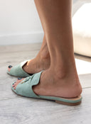 Σανδάλια suede με μεταλλικά charms ERYNN