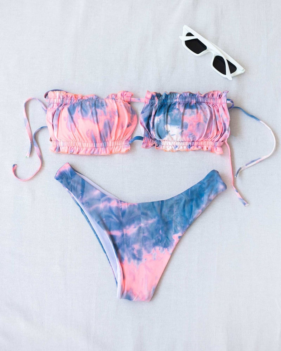 Σετ tie dye bikini με frilled λεπτομέρεια