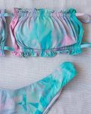 Σετ tie dye bikini με frilled λεπτομέρεια