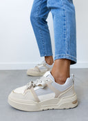 Sneakers chunky με φαρδιά κορδόνια