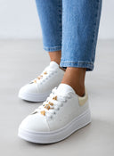 Sneakers flatforms με μεταλλικά στοιχεία