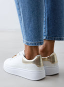 Sneakers flatforms με μεταλλικά στοιχεία