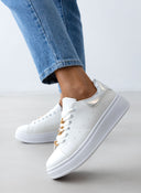 Sneakers flatforms με μεταλλικά στοιχεία