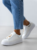 Sneakers flatforms με μεταλλικά στοιχεία