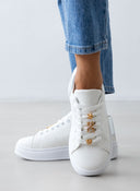 Sneakers flatforms με μεταλλικά στοιχεία