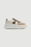 Sneakers flatforms σε συνδυασμούς υλικών