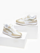 Sneakers με διχρωμία σε συνδυασμό υλικών