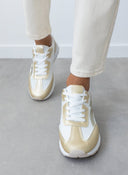 Sneakers με διχρωμία σε συνδυασμό υλικών