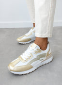 Sneakers με διχρωμία σε συνδυασμό υλικών