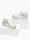 Sneakers με διχρωμία σε συνδυασμό υλικών