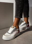 Sneakers με μεταλλικά χρώματα