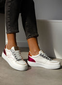 Sneakers με μεταλλικά χρώματα
