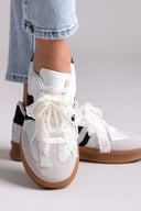 Sneakers με πέρλες και δαντέλα ERYNN
