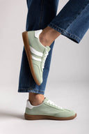 Sneakers με ρίγες ERYNN