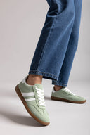 Sneakers με ρίγες ERYNN