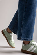 Sneakers με ρίγες ERYNN