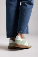 Sneakers με ρίγες ERYNN